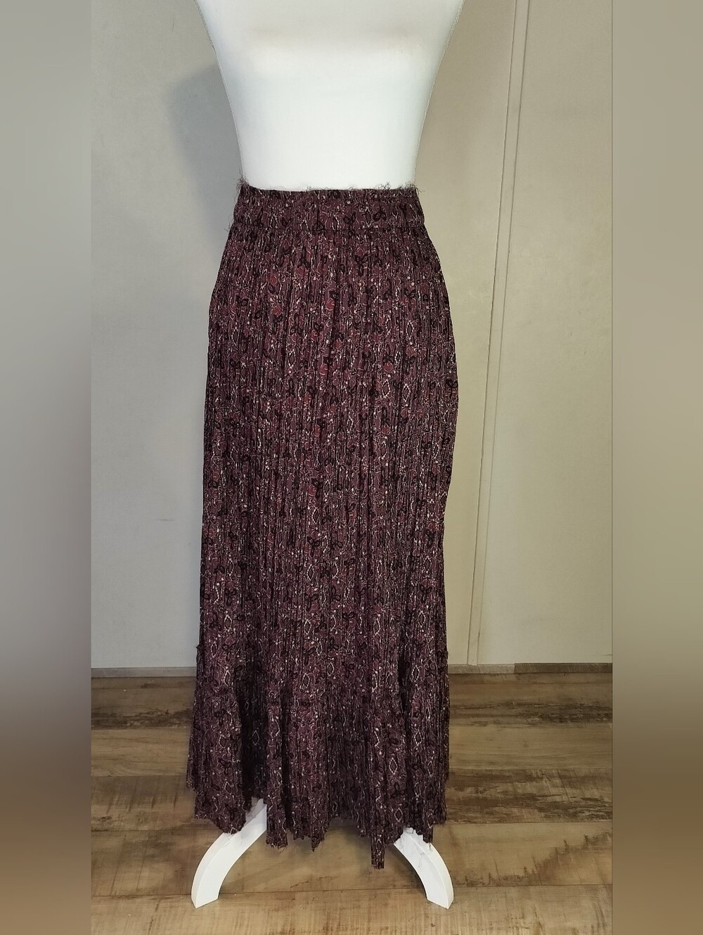Zara Pleated Maxi Skirt in Deep Burgundy Pattern